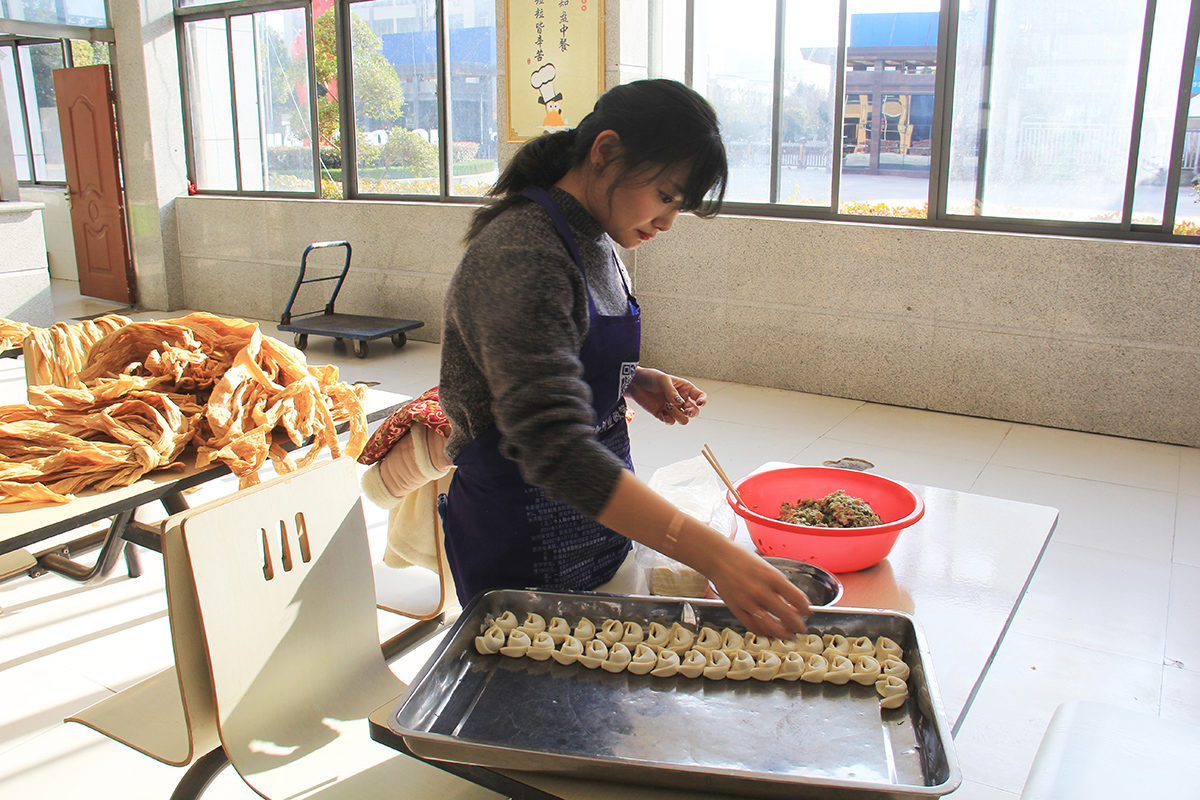 豪家集團(tuán)丨“情暖冬至，溫暖豪家”冬至包餃子活動(dòng)