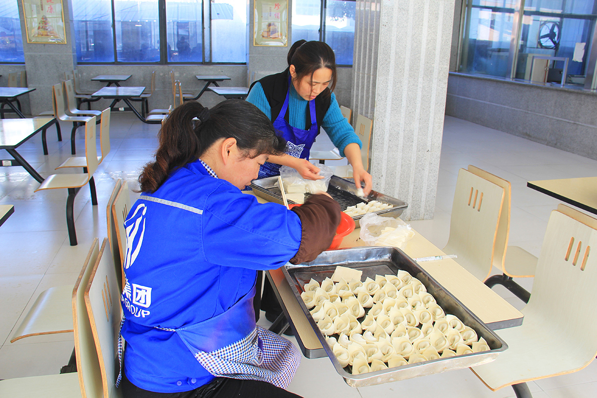 豪家集團(tuán)丨“情暖冬至，溫暖豪家”冬至包餃子活動4