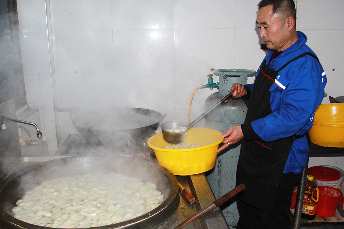 豪家集團(tuán)丨“情暖冬至，溫暖豪家”冬至包餃子活動